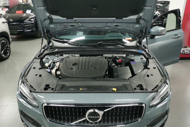 Used Volvo V90 2022 Cross Country B5 AWD Smart Range Edition Engine Bay