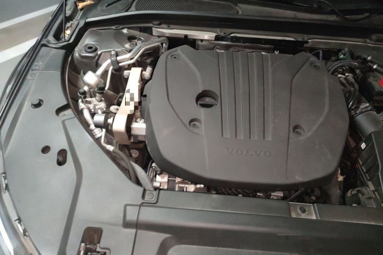 Used Volvo V90 2022 Cross Country B5 AWD Smart Range Edition Engine Bay Right