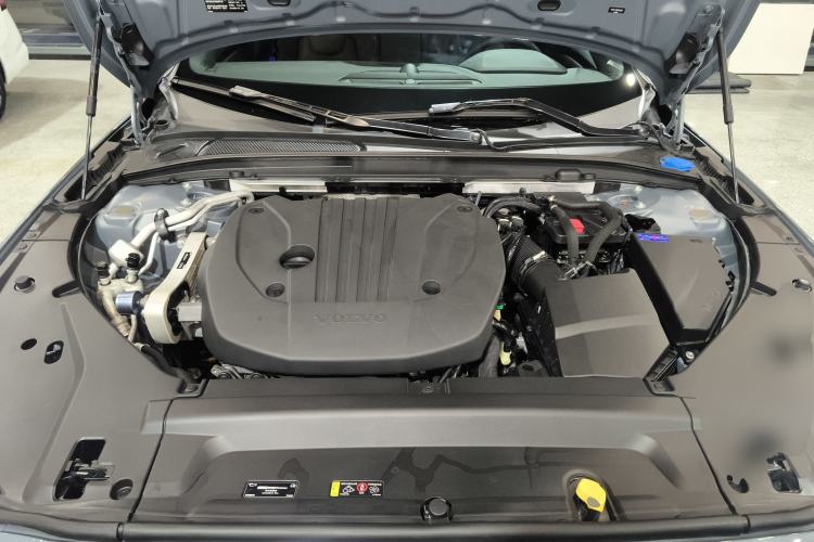 Used Volvo V90 2022 Cross Country B5 AWD Smart Range Edition Engine Bay