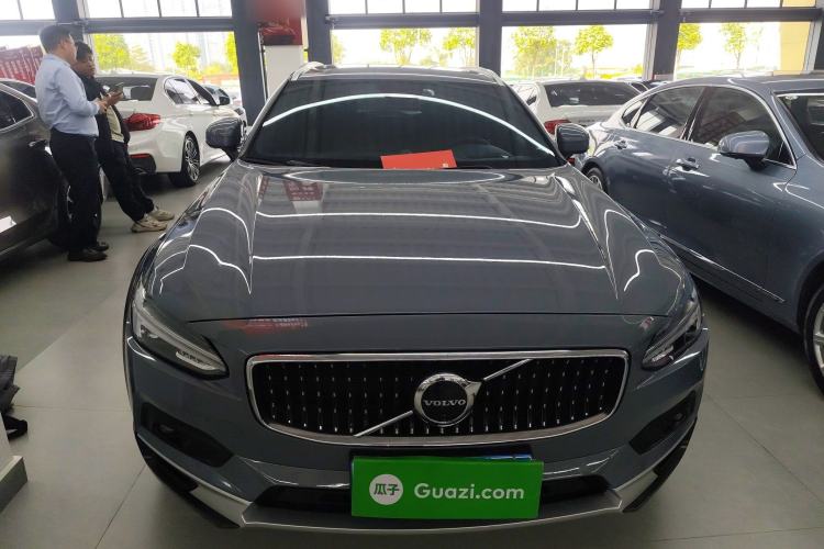 Used Volvo V90 2022 Cross Country B5 AWD Prestige Edition Exterior 1