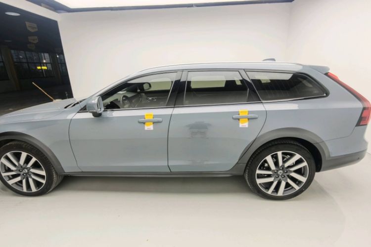 Used Volvo V90 2022 Cross Country B5 AWD Prestige Edition Exterior 1