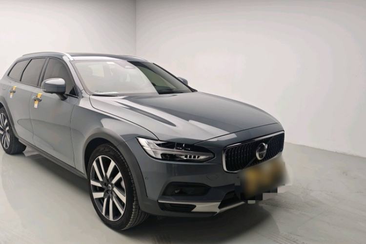 Used Volvo V90 2022 Cross Country B5 AWD Prestige Edition Exterior 2