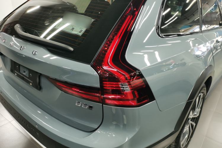 Used Volvo V90 2022 Cross Country B5 AWD Smart Range Edition Exterior 3