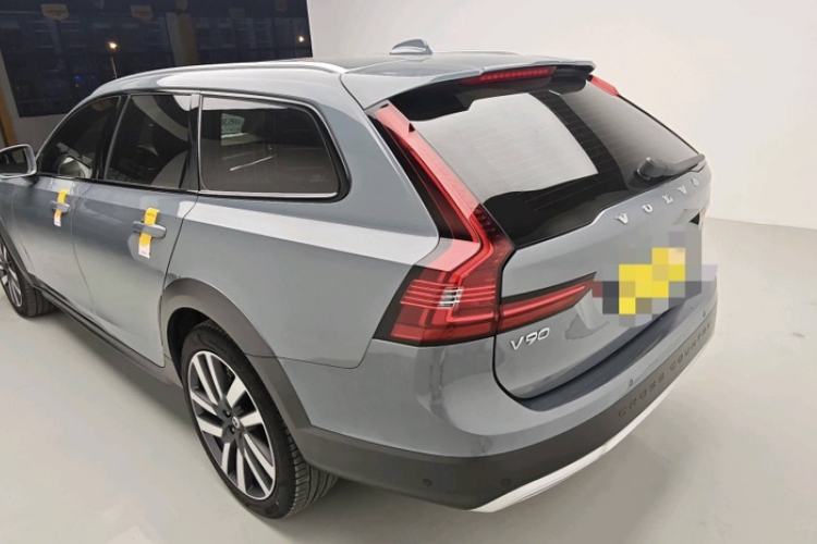 Used Volvo V90 2022 Cross Country B5 AWD Prestige Edition Exterior 3