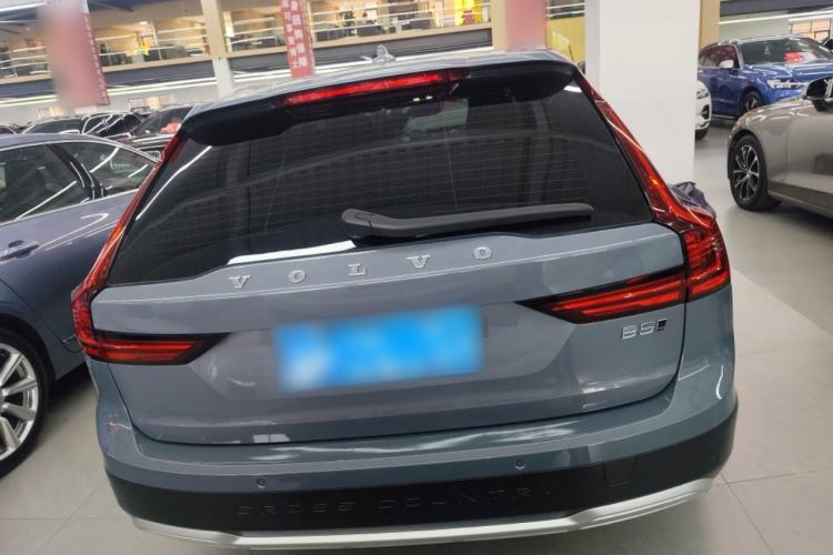 Used Volvo V90 2022 Cross Country B5 AWD Prestige Edition Exterior 4