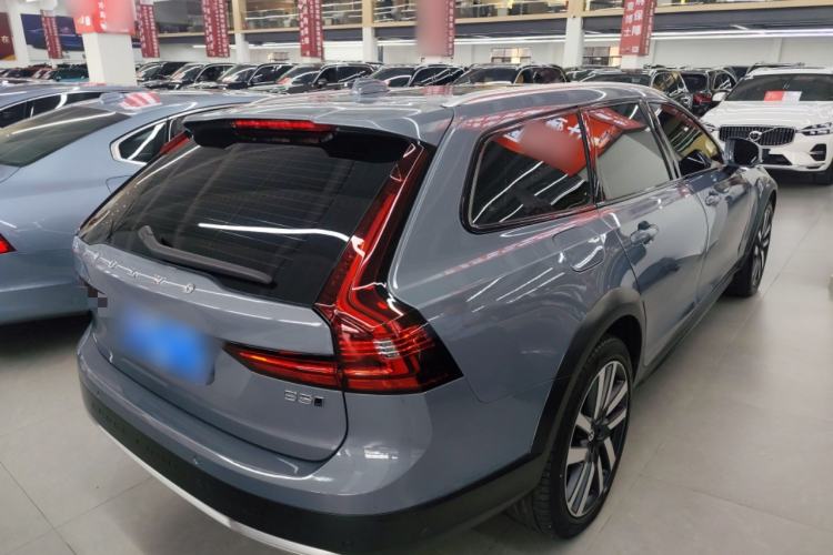 Used Volvo V90 2022 Cross Country B5 AWD Prestige Edition Exterior 5