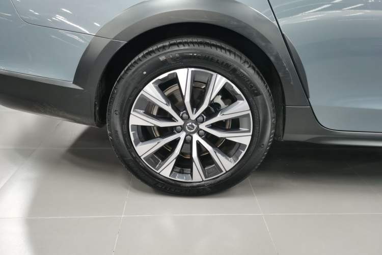 Used Volvo V90 2022 Cross Country B5 AWD Smart Range Edition Exterior 5
