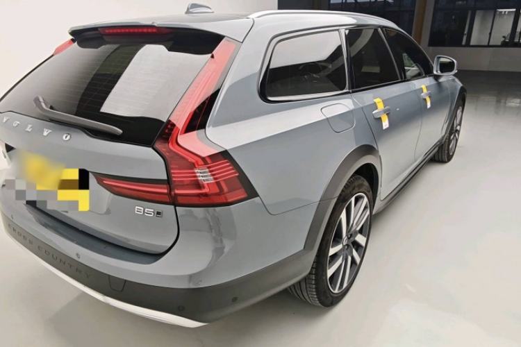 Used Volvo V90 2022 Cross Country B5 AWD Prestige Edition Exterior 5