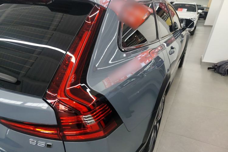 Used Volvo V90 2022 Cross Country B5 AWD Prestige Edition Exterior 6