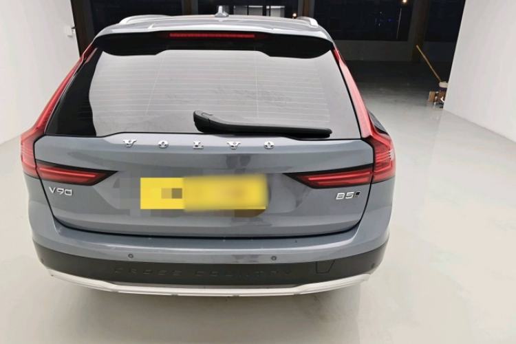 Used Volvo V90 2022 Cross Country B5 AWD Prestige Edition Exterior 6