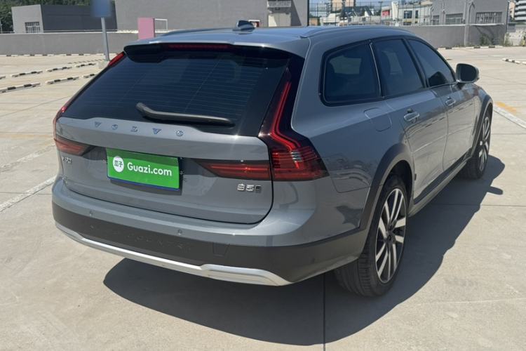 Used Volvo V90 2022 Cross Country B5 AWD Prestige Edition Exterior 7