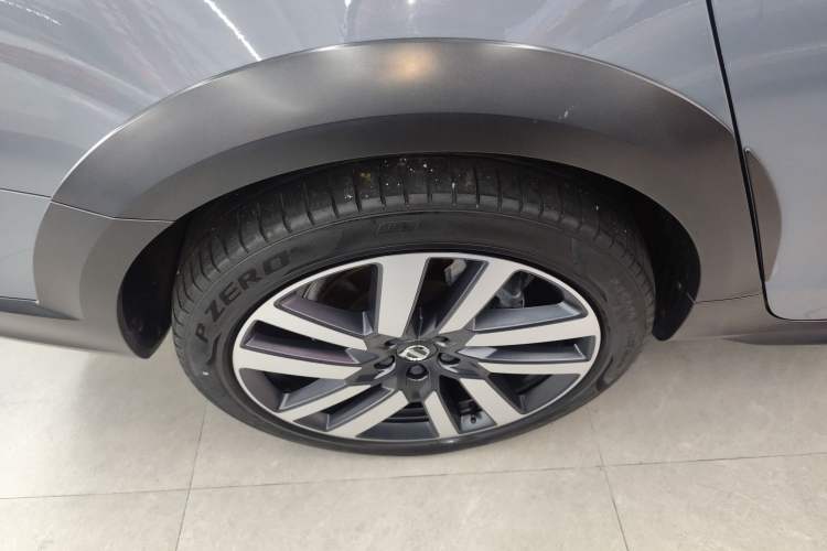 Used Volvo V90 2022 Cross Country B5 AWD Prestige Edition Exterior 8