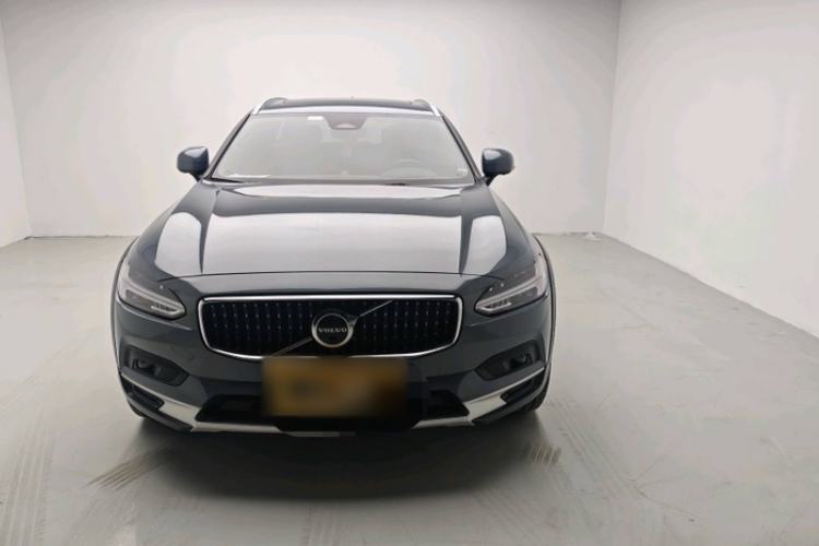 Used Volvo V90 2022 Cross Country B5 AWD Prestige Edition Exterior 8
