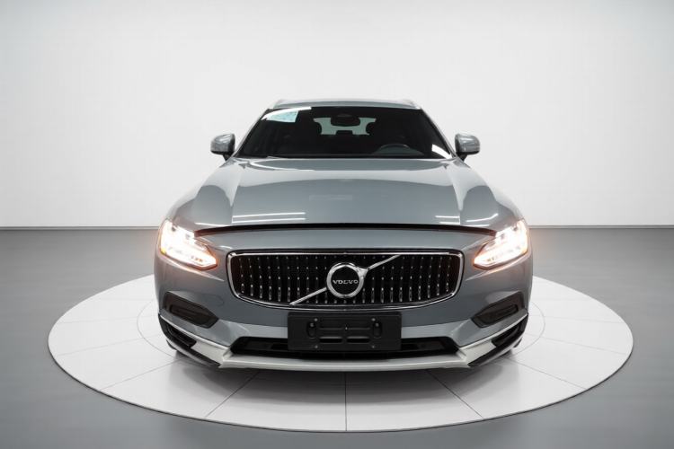 Used Volvo V90 2022 Cross Country B5 AWD Smart Range Edition Front