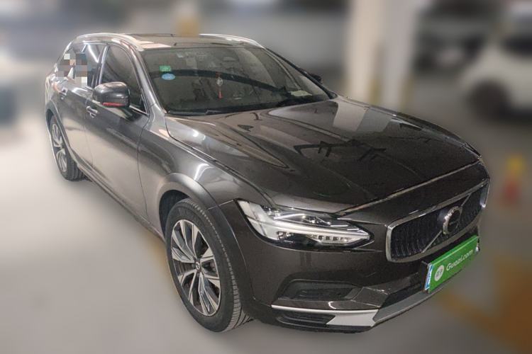 Used Volvo V90 2022 Cross Country B5 AWD Smart Range Edition Front Right 45 Deg
