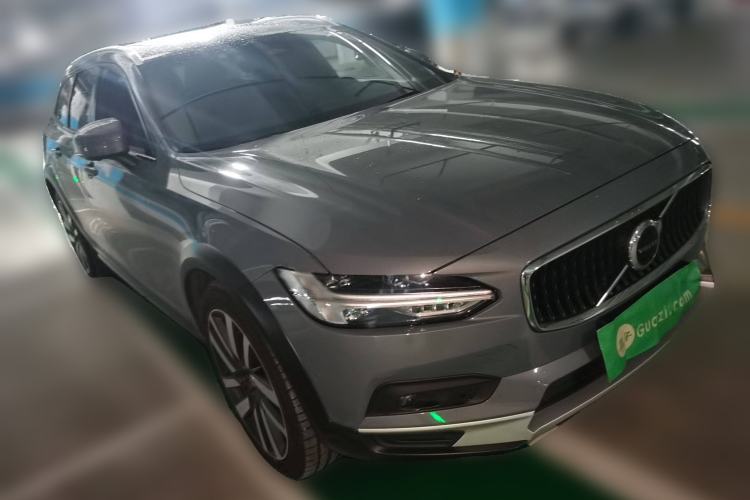 Used Volvo V90 2022 Cross Country B5 AWD Prestige Edition Front Right 45 Deg