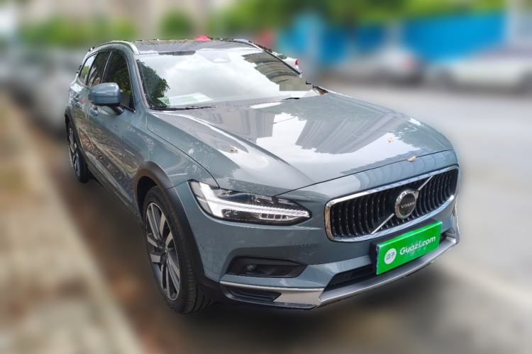 Used Volvo V90 2022 Cross Country B5 AWD Prestige Edition Front Right 45 Deg