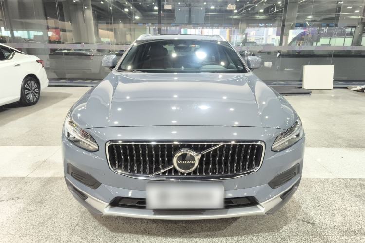 Used Volvo V90 2022 Cross Country B5 AWD Smart Range Edition Front
