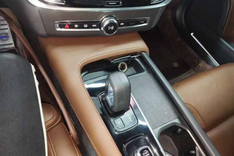 Used Volvo V90 2022 Cross Country B5 AWD Prestige Edition Gear Lever