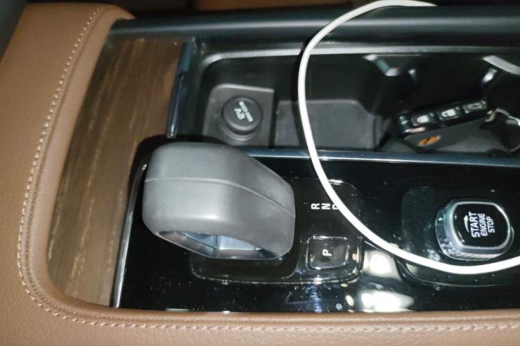 Used Volvo V90 2022 Cross Country B5 AWD Smart Range Edition Gear Lever