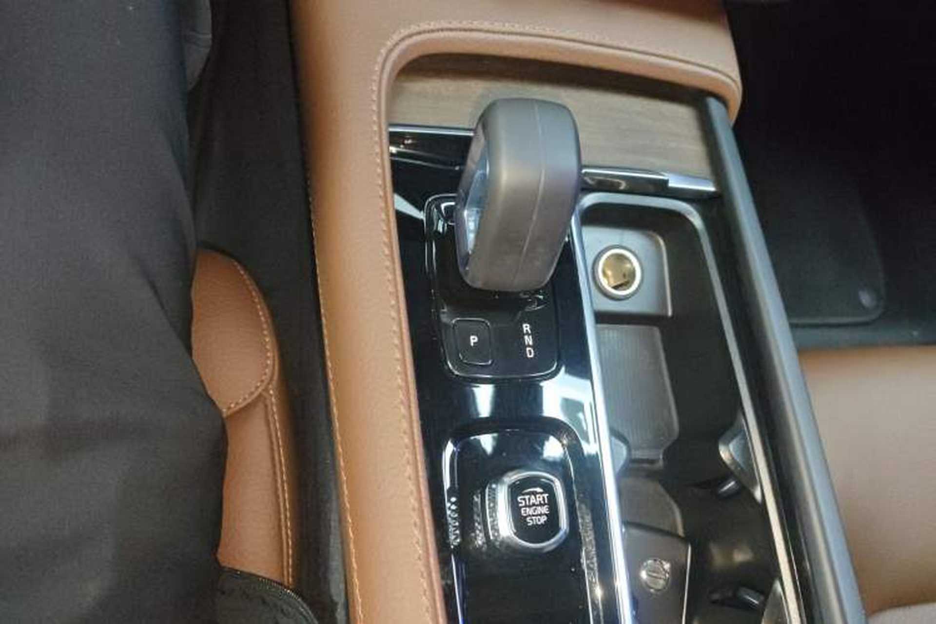 Used Volvo V90 2022 Cross Country B5 AWD Smart Range Edition Gear Lever