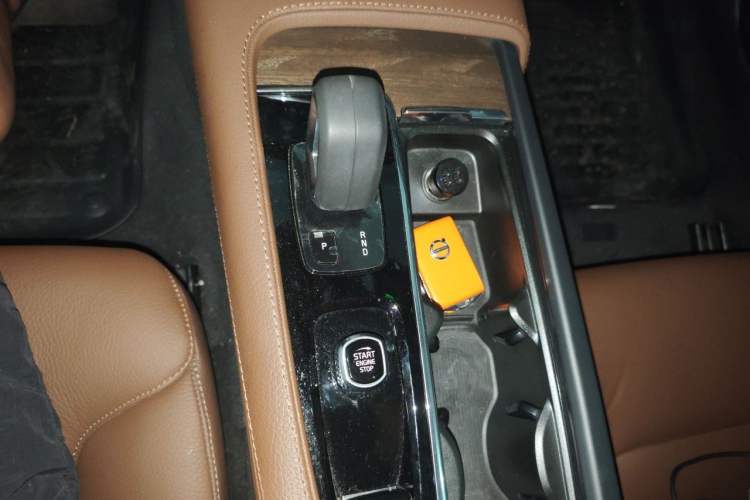 Used Volvo V90 2022 Cross Country B5 AWD Smart Range Edition Gear Lever