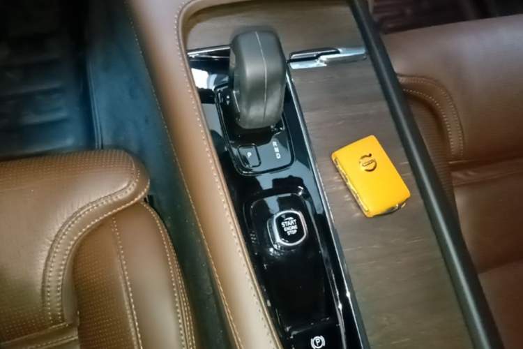 Used Volvo V90 2022 Cross Country B5 AWD Prestige Edition Gear Lever
