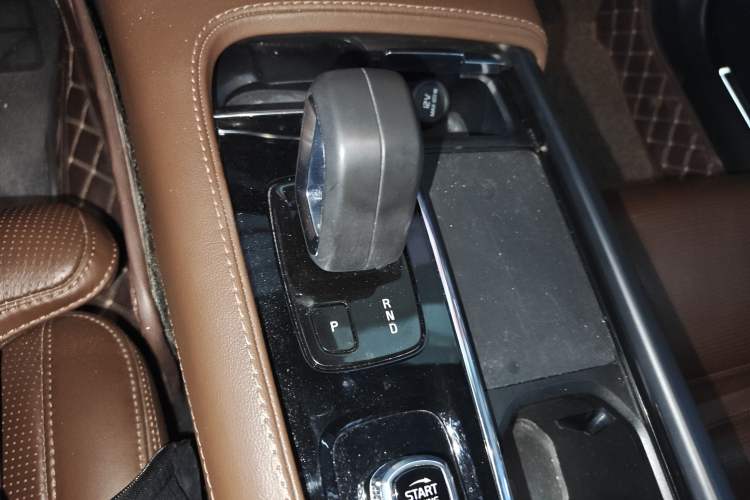 Used Volvo V90 2022 Cross Country B5 AWD Prestige Edition Gear Lever