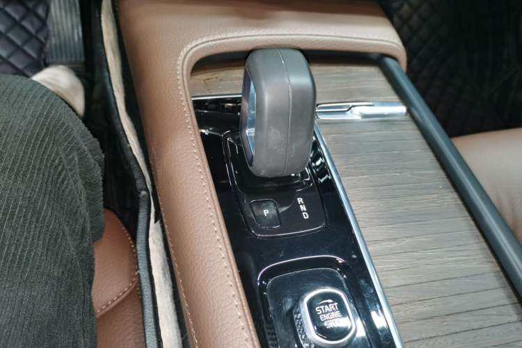 Used Volvo V90 2022 Cross Country B5 AWD Smart Range Edition Gear Lever