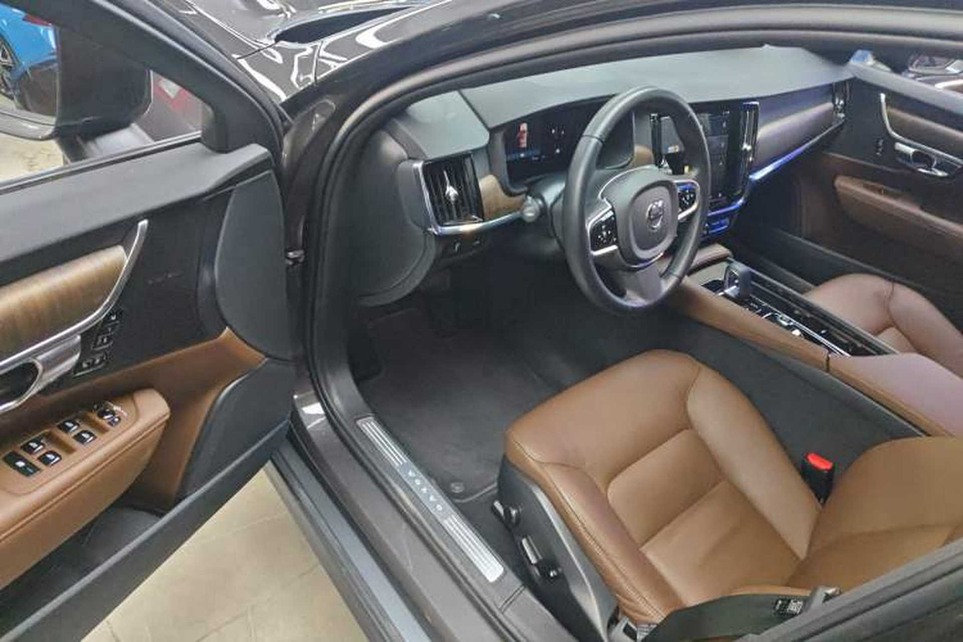 Used Volvo V90 2022 Cross Country B5 AWD Smart Range Edition Interior 3