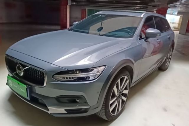 Used Volvo V90 2022 Cross Country B5 AWD Prestige Edition