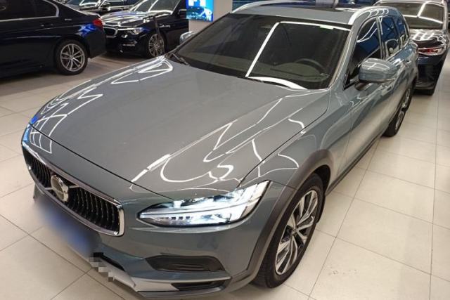 Used Volvo V90 2022 Cross Country B5 AWD Smart Range Edition