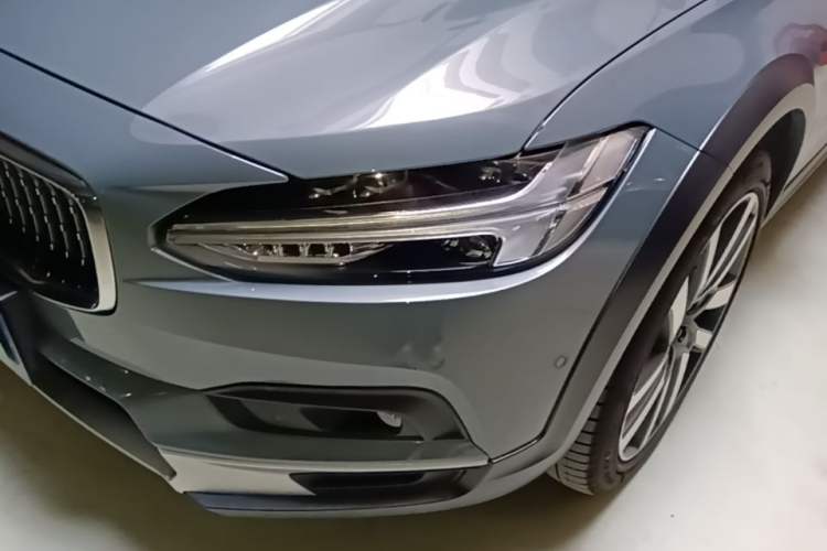 Used Volvo V90 2022 Cross Country B5 AWD Prestige Edition Left Front Headlight