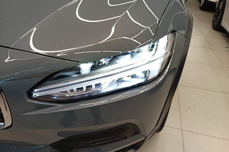 Used Volvo V90 2022 Cross Country B5 AWD Smart Range Edition Left Front Headlight