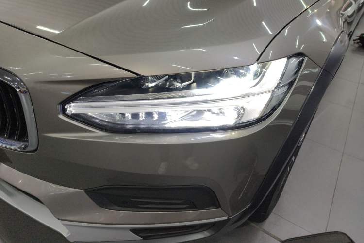 Used Volvo V90 2022 Cross Country B5 AWD Smart Range Edition Left Front Headlight