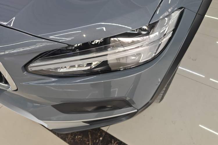 Used Volvo V90 2022 Cross Country B5 AWD Prestige Edition Left Front Headlight