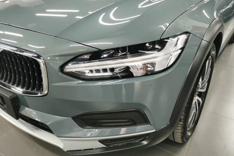 Used Volvo V90 2022 Cross Country B5 AWD Smart Range Edition Left Front Headlight