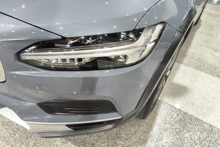 Used Volvo V90 2022 Cross Country B5 AWD Smart Range Edition Left Front Headlight
