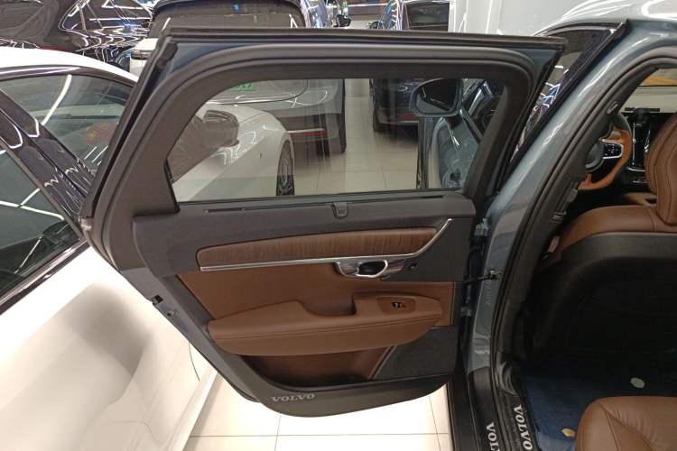 Used Volvo V90 2022 Cross Country B5 AWD Smart Range Edition Left Rear Door Interior