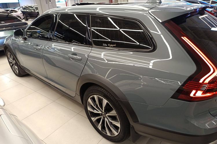 Used Volvo V90 2022 Cross Country B5 AWD Smart Range Edition Left Side