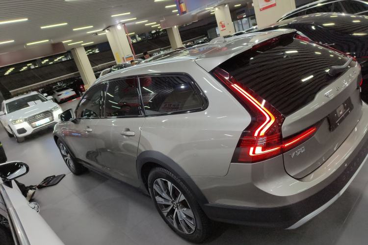Used Volvo V90 2022 Cross Country B5 AWD Smart Range Edition Left Side