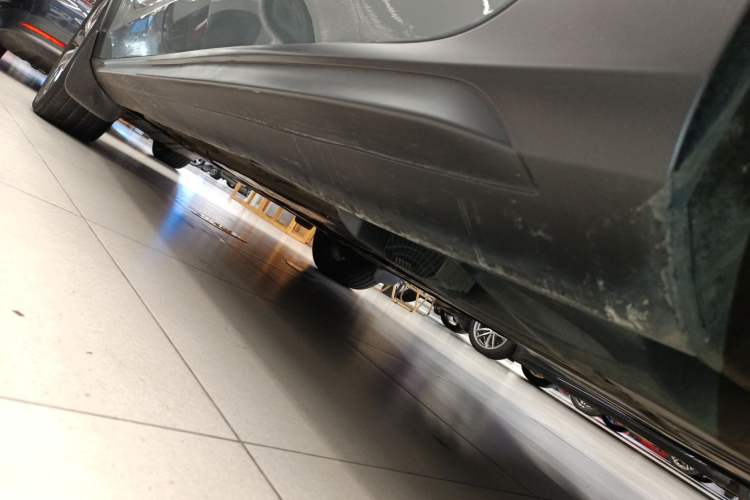 Used Volvo V90 2022 Cross Country B5 AWD Smart Range Edition Left Side Sill