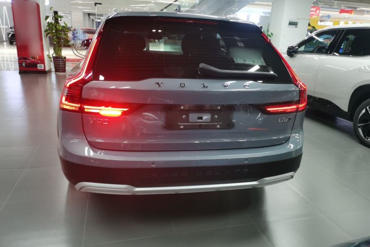 Used Volvo V90 2022 Cross Country B5 AWD Smart Range Edition Rear