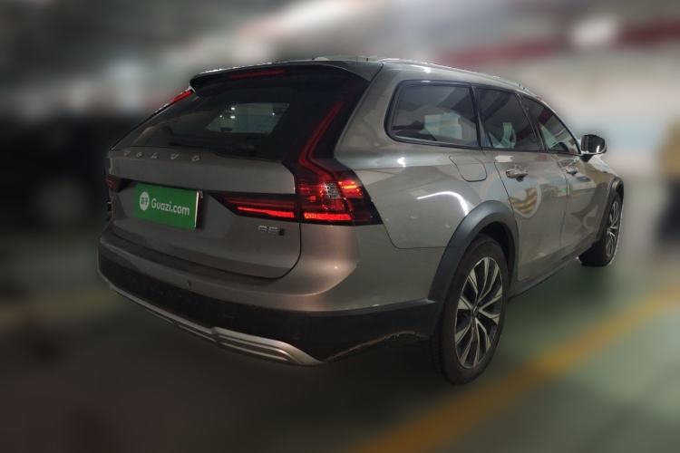 Used Volvo V90 2022 Cross Country B5 AWD Smart Range Edition Rear Right 45 Deg
