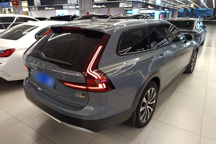 Used Volvo V90 2022 Cross Country B5 AWD Smart Range Edition Rear Right 45 Deg