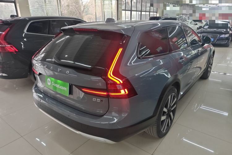 Used Volvo V90 2022 Cross Country B5 AWD Prestige Edition Rear Right 45 Deg