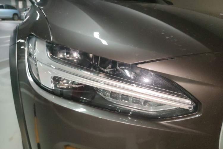 Used Volvo V90 2022 Cross Country B5 AWD Smart Range Edition Right Front Headlight