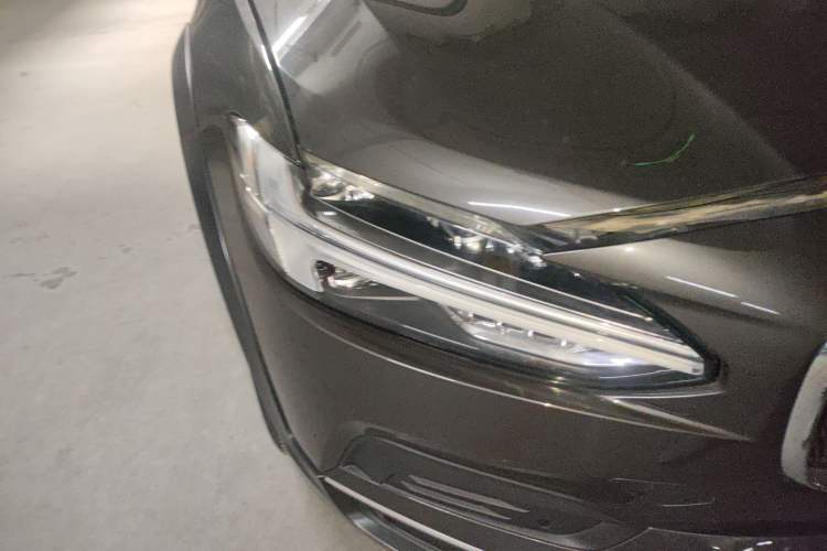 Used Volvo V90 2022 Cross Country B5 AWD Smart Range Edition Right Front Headlight