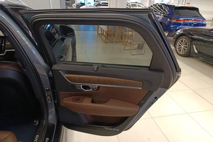 Used Volvo V90 2022 Cross Country B5 AWD Smart Range Edition Right Rear Door Interior
