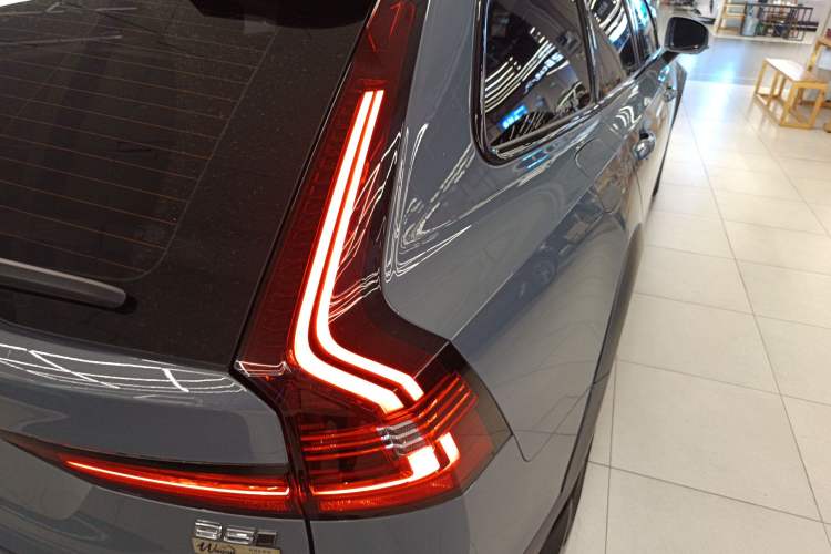 Used Volvo V90 2022 Cross Country B5 AWD Smart Range Edition Right Rear Taillight